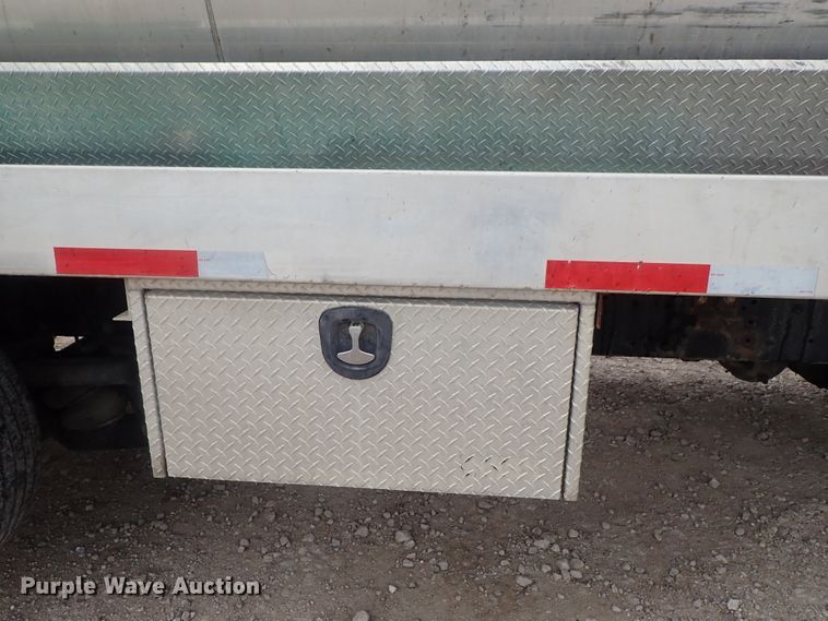 image for item DI4611 2006 International 7600  vacuum truck