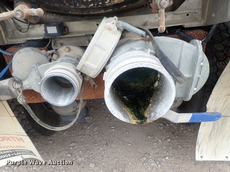 image for item DI4611 2006 International 7600  vacuum truck