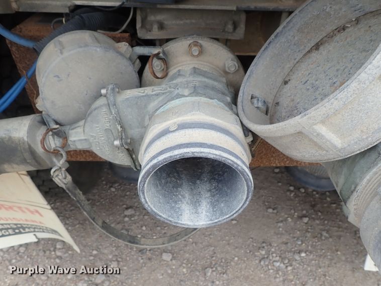 image for item DI4611 2006 International 7600  vacuum truck