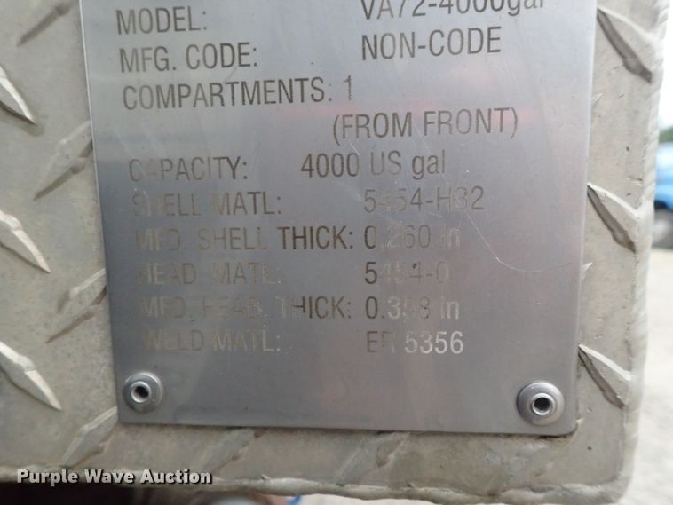 image for item DI4611 2006 International 7600  vacuum truck