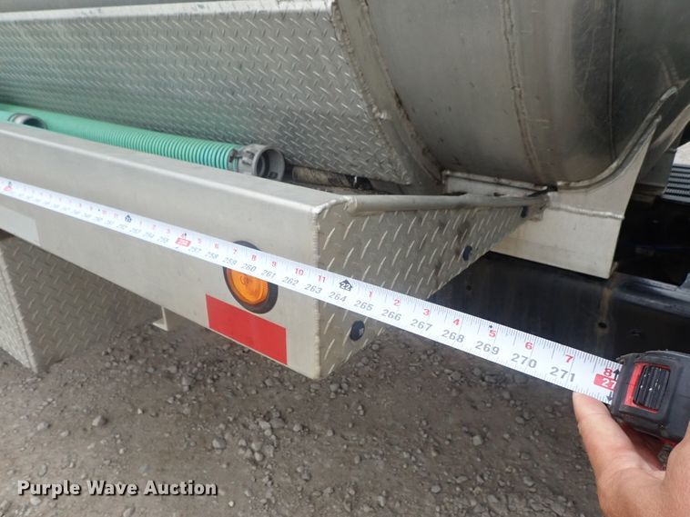 image for item DI4611 2006 International 7600  vacuum truck