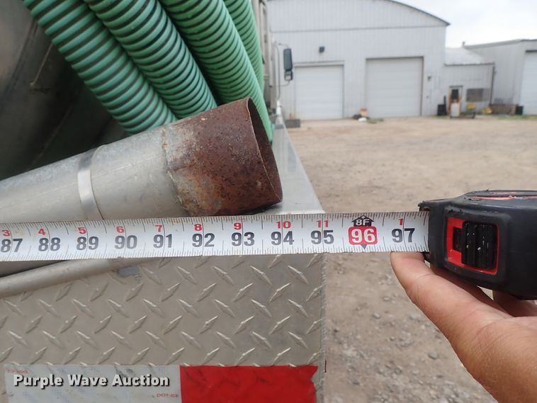 image for item DI4611 2006 International 7600  vacuum truck