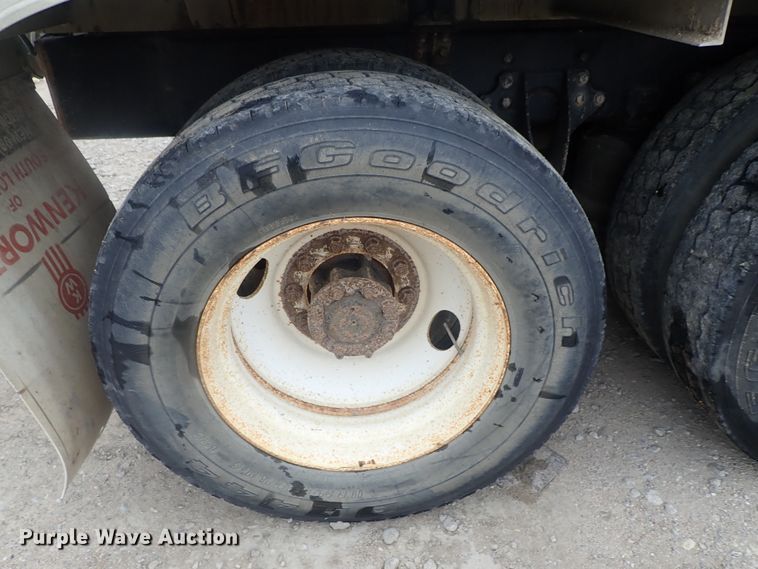 image for item DI4611 2006 International 7600  vacuum truck