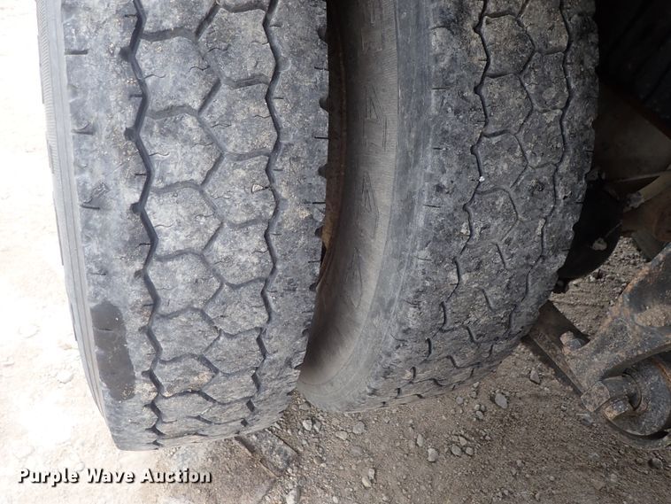 image for item DI4611 2006 International 7600  vacuum truck