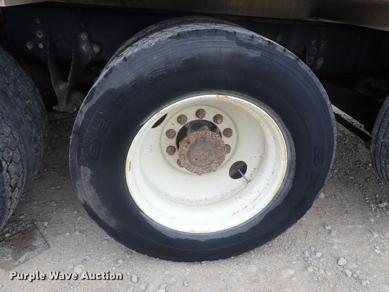 image for item DI4611 2006 International 7600  vacuum truck