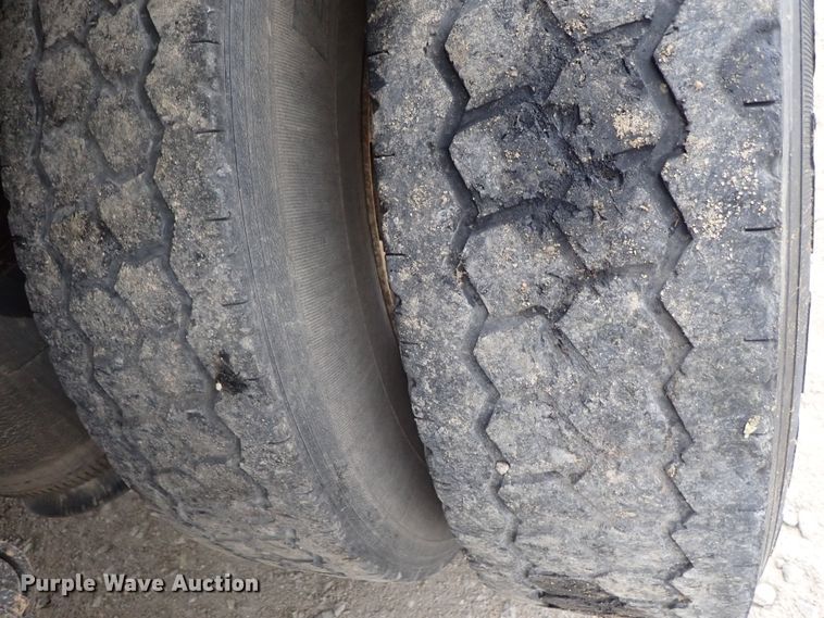 image for item DI4611 2006 International 7600  vacuum truck