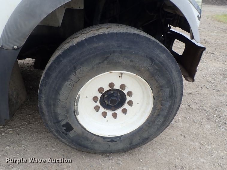 image for item DI4611 2006 International 7600  vacuum truck