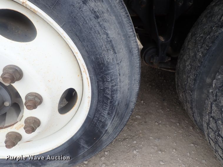 image for item DI4611 2006 International 7600  vacuum truck