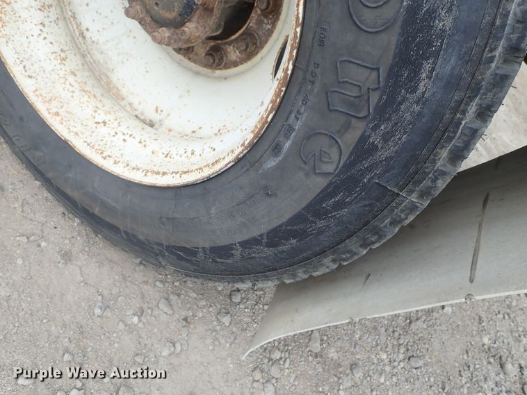 image for item DI4611 2006 International 7600  vacuum truck