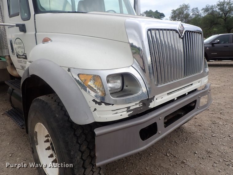 image for item DI4611 2006 International 7600  vacuum truck