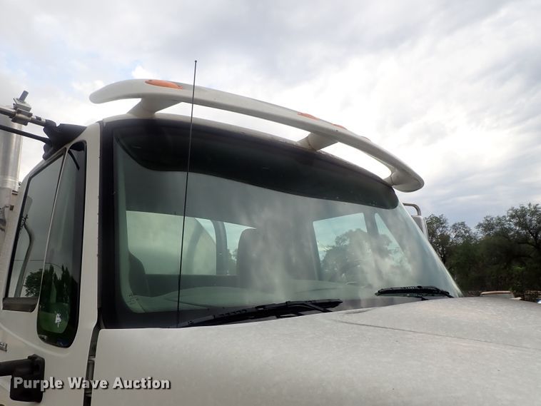 image for item DI4611 2006 International 7600  vacuum truck