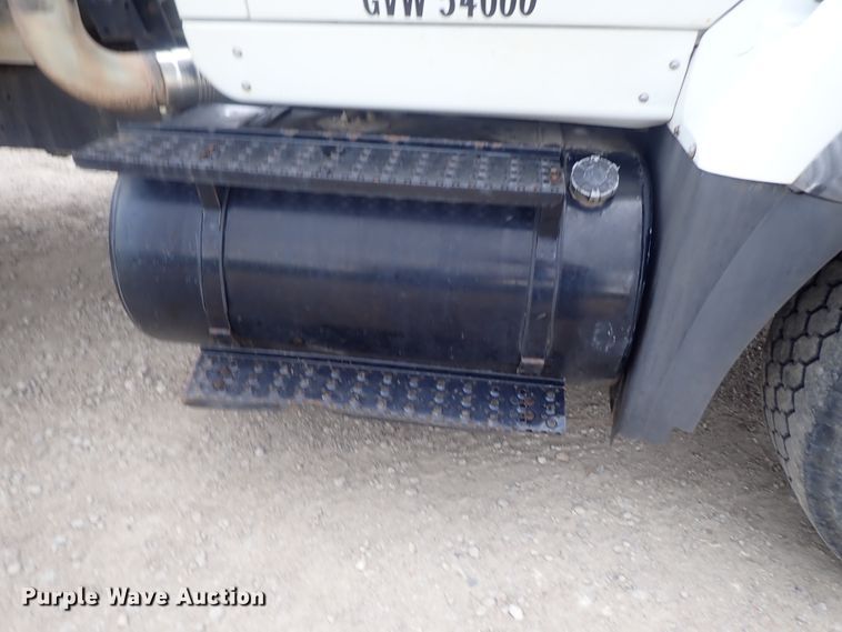 image for item DI4611 2006 International 7600  vacuum truck