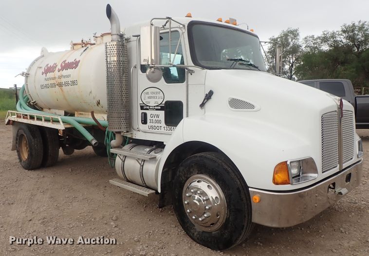 image for item DI4612 2007 Kenworth T300  vacuum truck