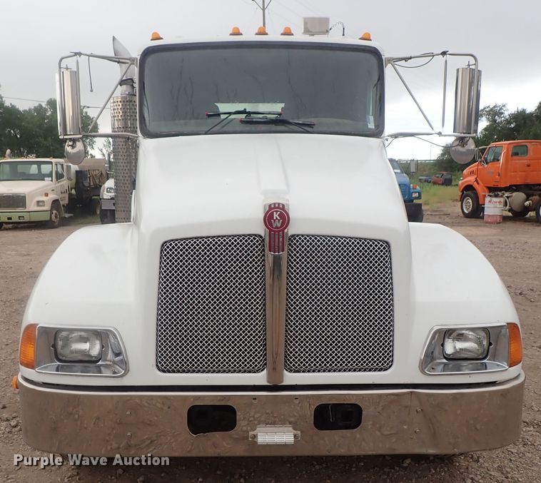 image for item DI4612 2007 Kenworth T300  vacuum truck