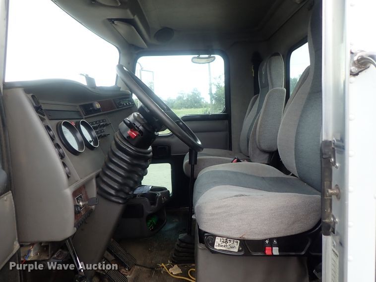 image for item DI4612 2007 Kenworth T300  vacuum truck