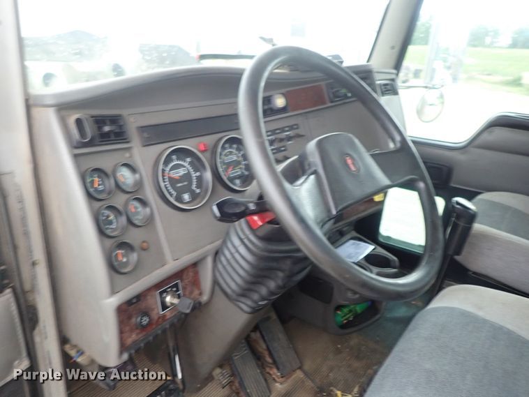 image for item DI4612 2007 Kenworth T300  vacuum truck