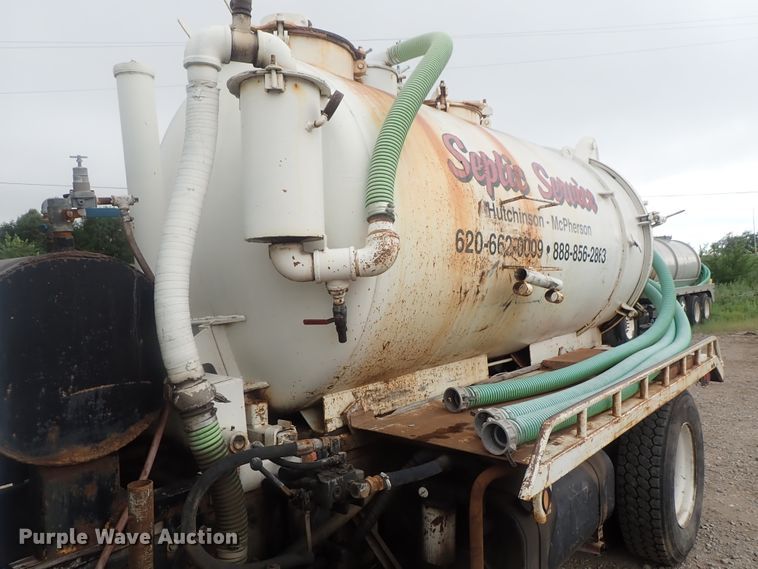 image for item DI4612 2007 Kenworth T300  vacuum truck