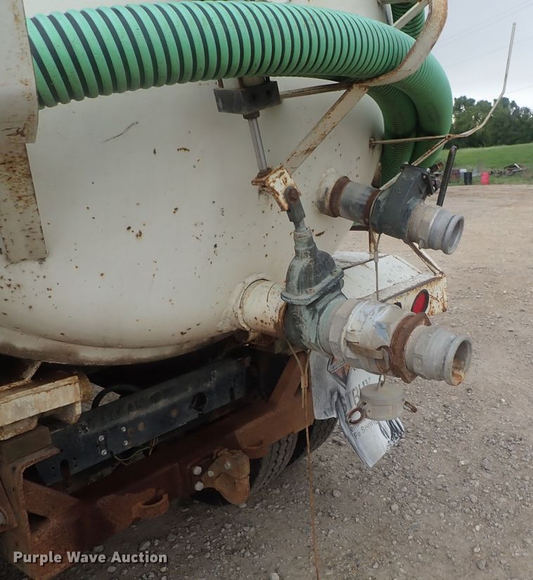 image for item DI4612 2007 Kenworth T300  vacuum truck