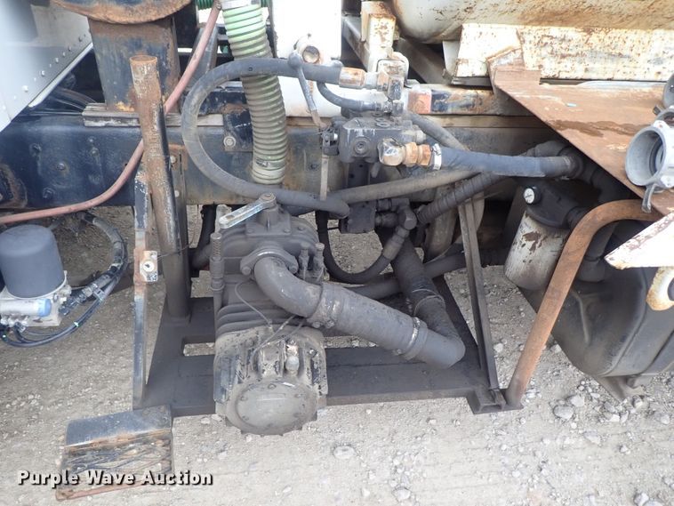 image for item DI4612 2007 Kenworth T300  vacuum truck