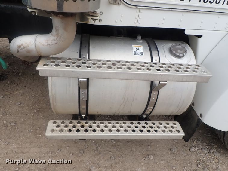 image for item DI4612 2007 Kenworth T300  vacuum truck