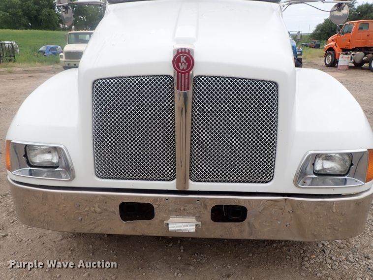 image for item DI4612 2007 Kenworth T300  vacuum truck