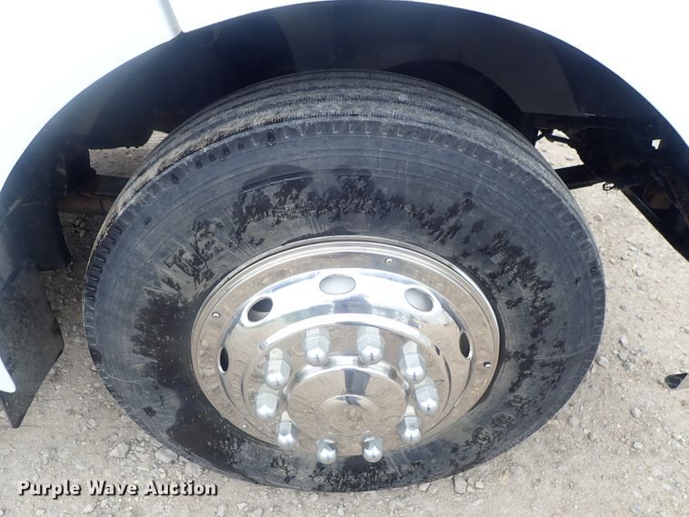 image for item DI4612 2007 Kenworth T300  vacuum truck