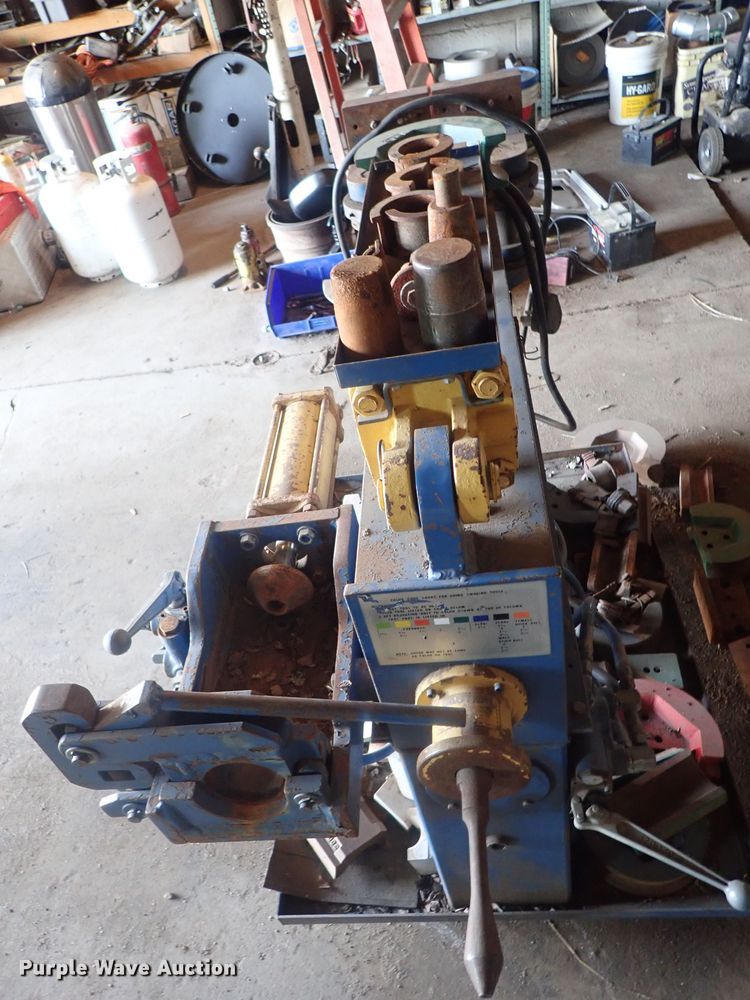 Ben Pearson Muffler Shop pipe bender in Hutchinson, KS Item DI4638