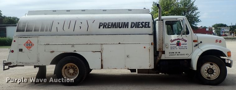 image for item DI4648 1992 International 4900  fuel truck