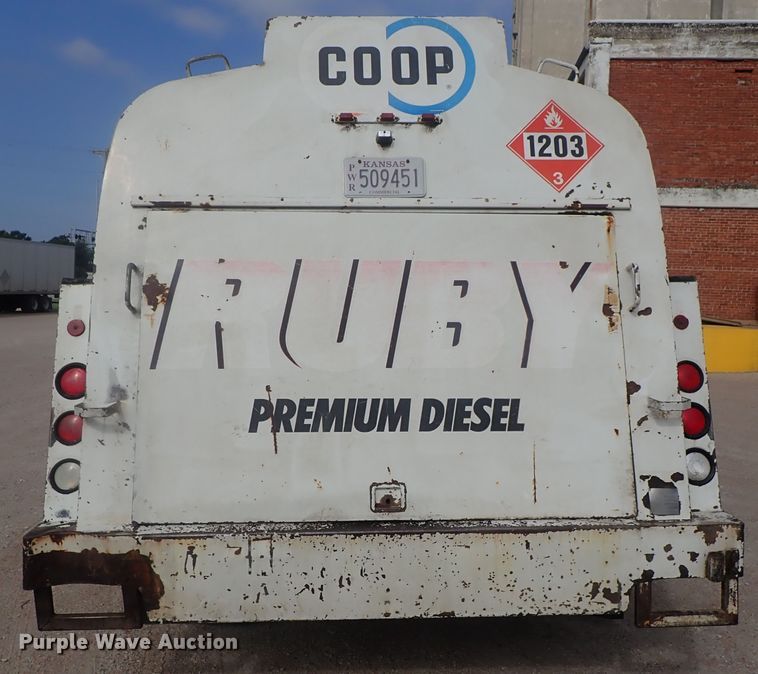 image for item DI4648 1992 International 4900  fuel truck