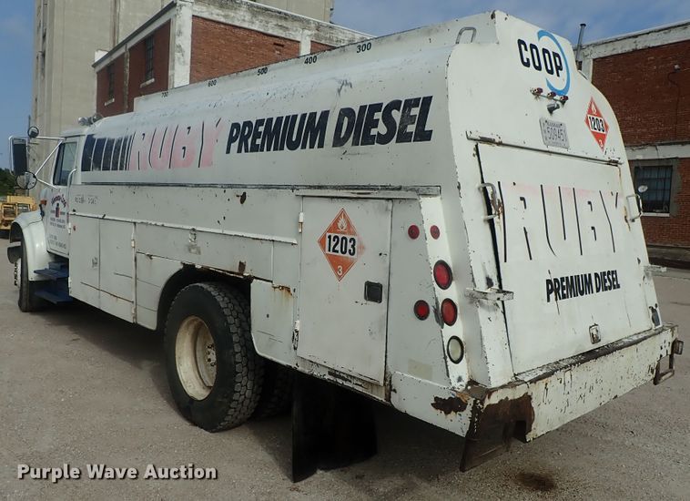 image for item DI4648 1992 International 4900  fuel truck