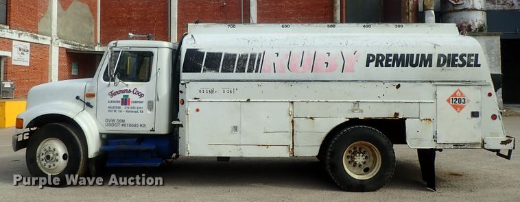 image for item DI4648 1992 International 4900  fuel truck