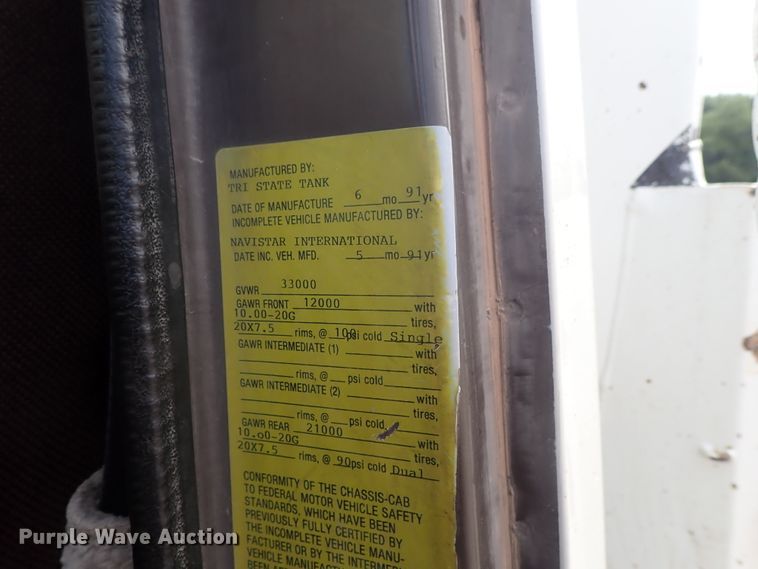 image for item DI4648 1992 International 4900  fuel truck