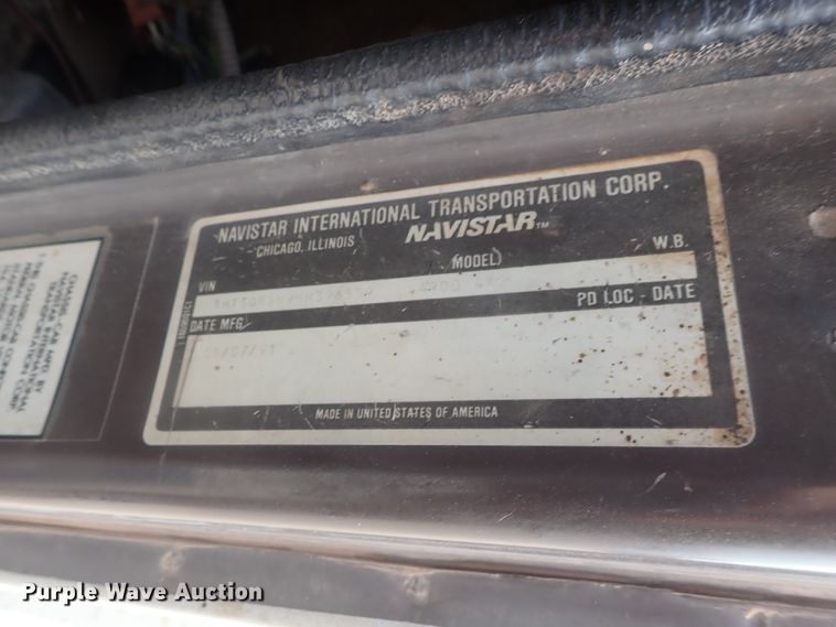 image for item DI4648 1992 International 4900  fuel truck