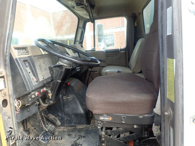 image for item DI4648 1992 International 4900  fuel truck