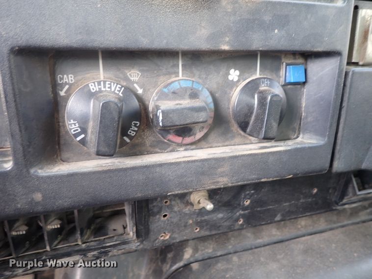 image for item DI4648 1992 International 4900  fuel truck