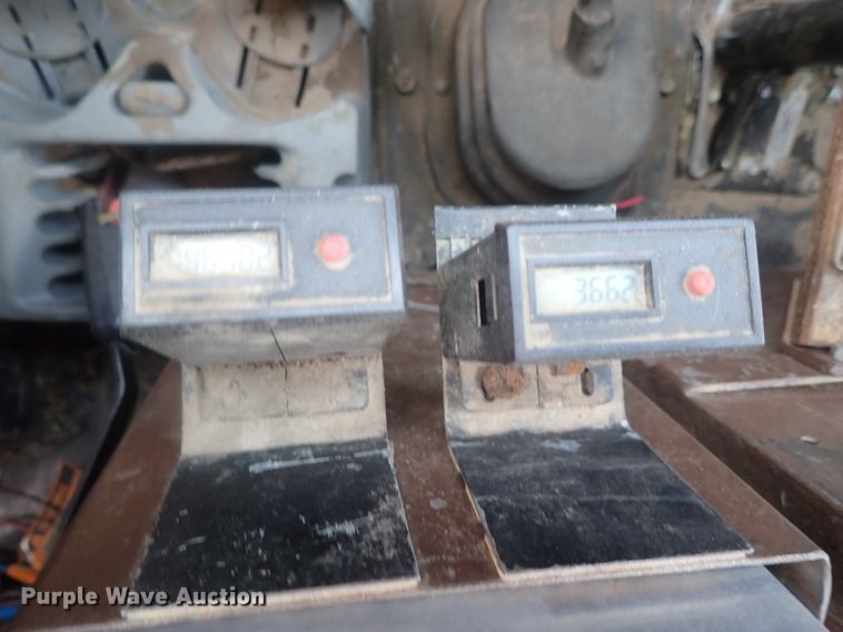 image for item DI4648 1992 International 4900  fuel truck