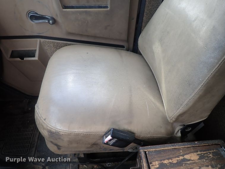 image for item DI4648 1992 International 4900  fuel truck