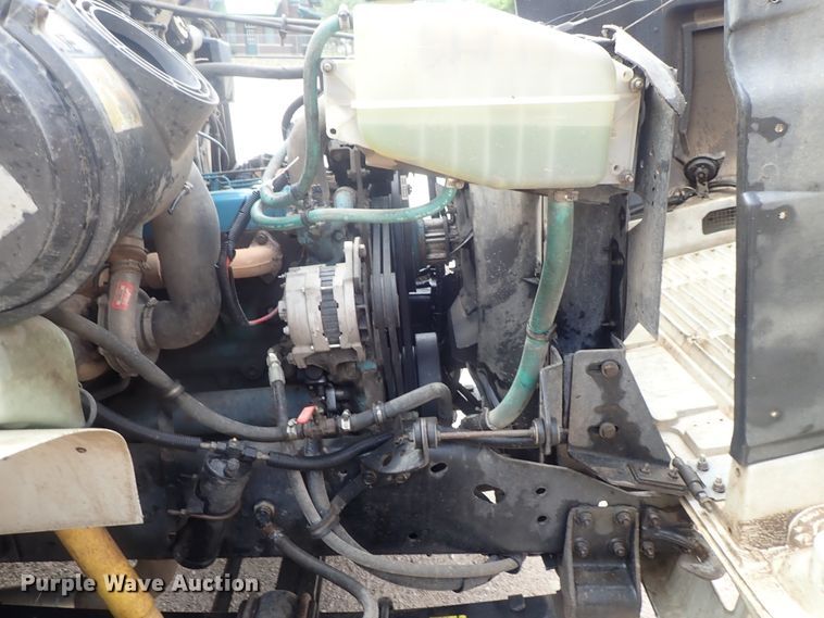 image for item DI4648 1992 International 4900  fuel truck
