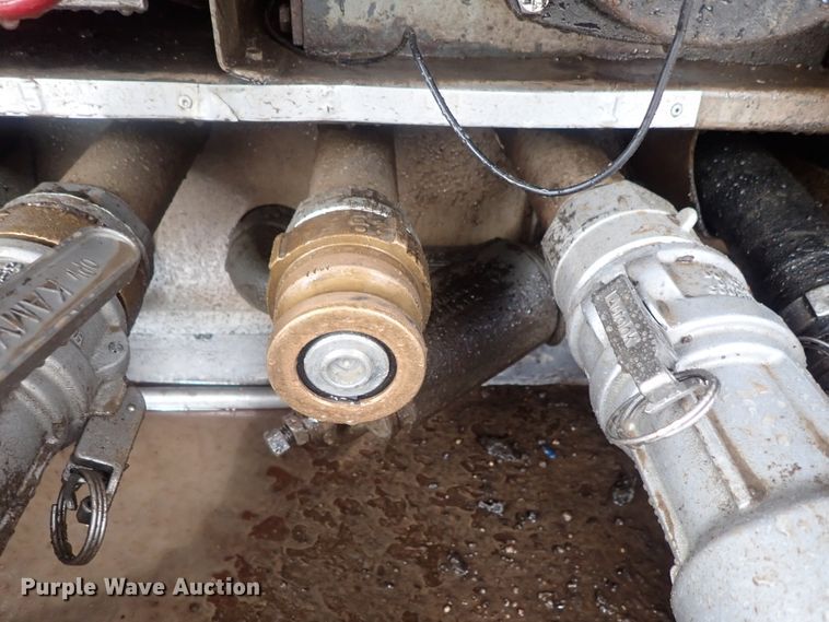 image for item DI4648 1992 International 4900  fuel truck