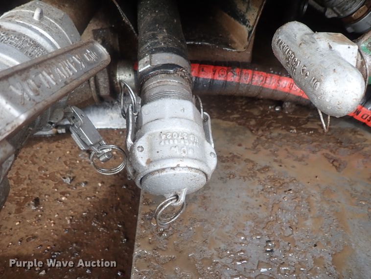 image for item DI4648 1992 International 4900  fuel truck