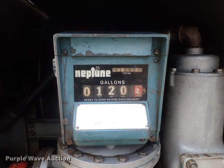 image for item DI4648 1992 International 4900  fuel truck