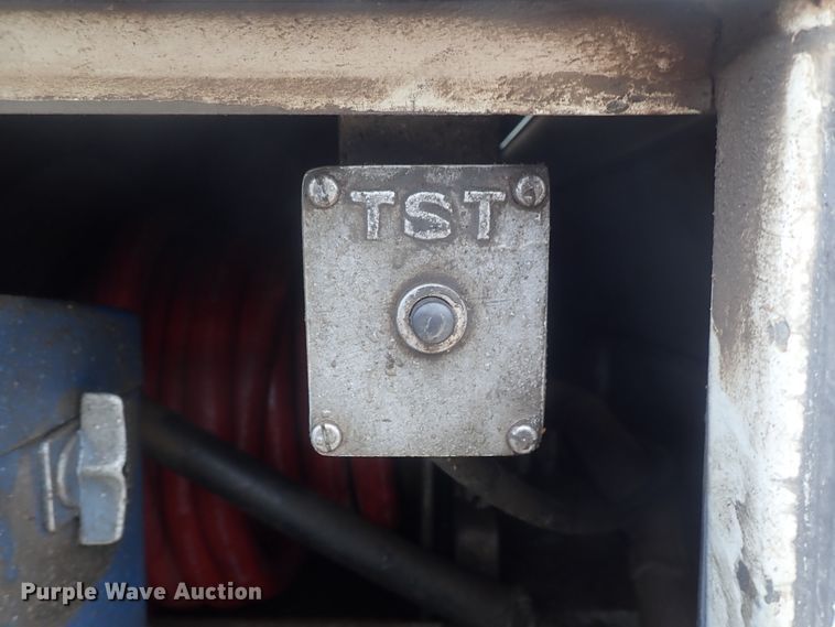 image for item DI4648 1992 International 4900  fuel truck