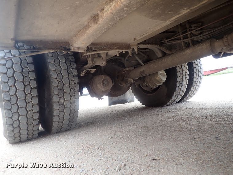 image for item DI4648 1992 International 4900  fuel truck