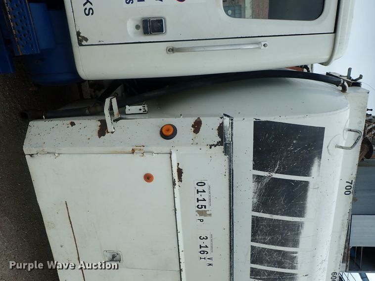 image for item DI4648 1992 International 4900  fuel truck