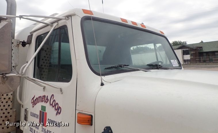 image for item DI4648 1992 International 4900  fuel truck