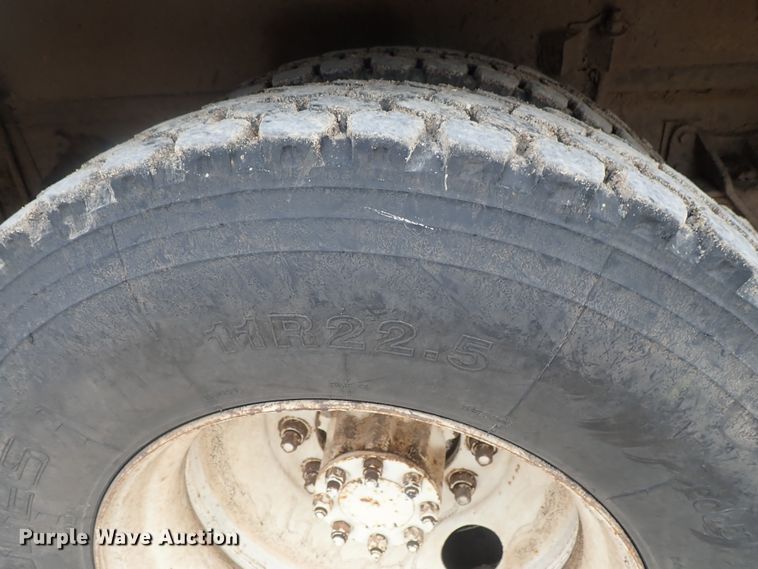 image for item DI4648 1992 International 4900  fuel truck