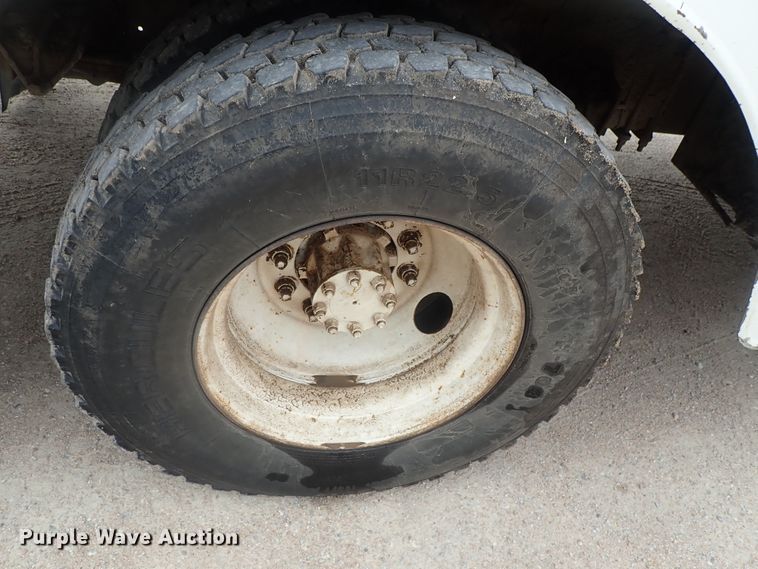 image for item DI4648 1992 International 4900  fuel truck