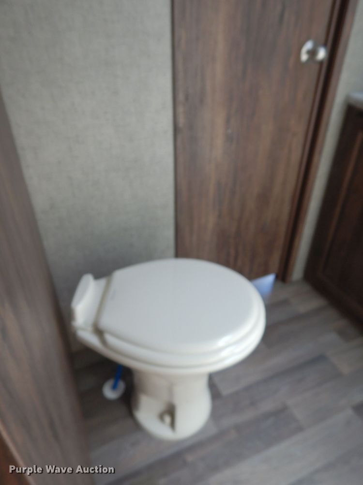 image for item DJ4339 2018 Keystone Cougar 326RDS  camper