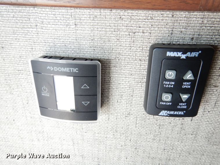 image for item DJ4339 2018 Keystone Cougar 326RDS  camper