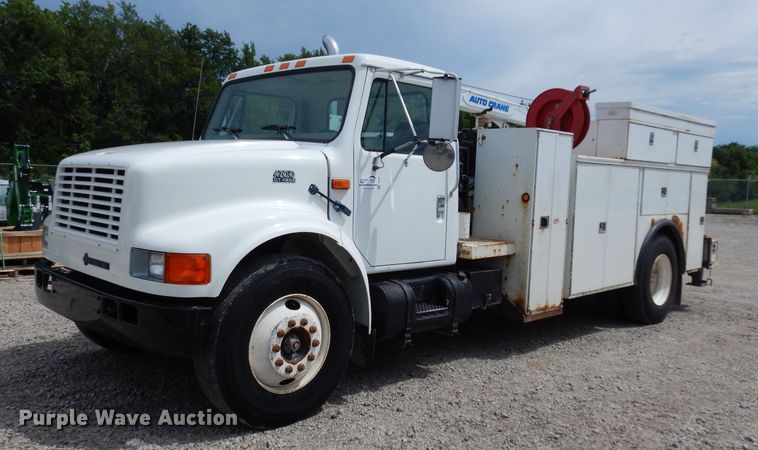 image for item DJ4361 1998 International 4700  service truck with crane